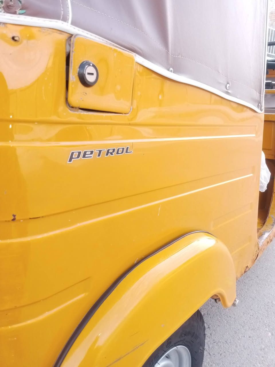 تكتك 2020شهر 10 كاملة على اخر حباية
مستعجل على بيعتها 
رقم و سنوية ذي قار #مكاني واسط الكوت #مكفولة من الحادث والصبغ و المعجون حتى الدوس ابلاديات ما معمرات بيه رصعات وشخوط مكينة خير من الله لا تنقيص ولا تبخير  كهربايات كلها شغالة تكتك احلى من الصور تايرات جوبلس قبل فترة شادهن و باتري جديد 

((*التكتك شاديلها كصة تجارية لون ليموني*))

 #اقرا_التفاصيل_يلا_تخابرني
***********
