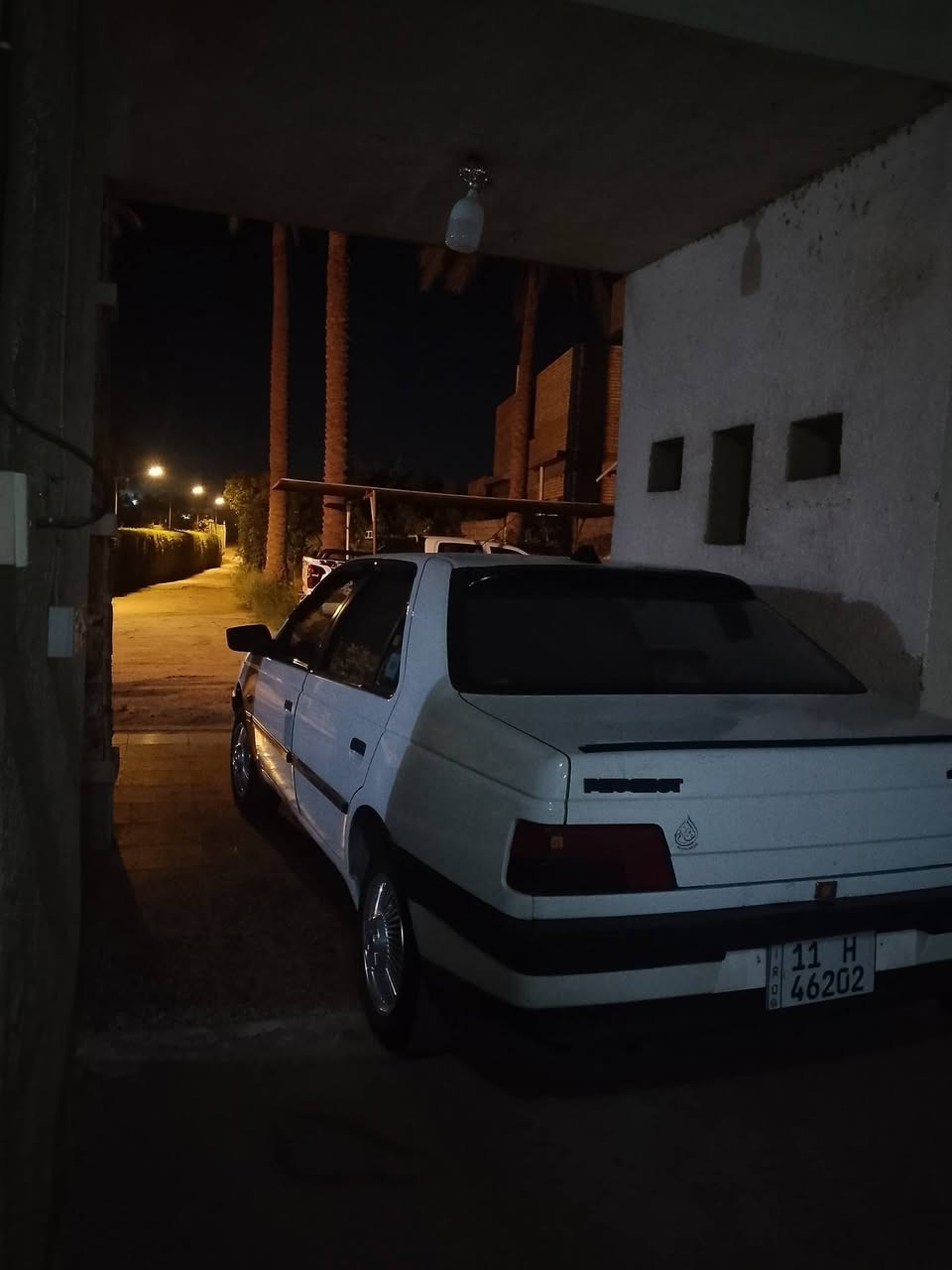 سلام عليكم بيجو GLX 405 بلاديه نقطة خياس ما بيهة السيارة بيهة كير ومكينه فرنسي اصلي وين متريد شغل وطلع السيارة كله جديد حداديه صدر امامي خلفي تخم تأير اصلي قبل سبوعين بدلتلهة تبريد ثلج الله شاهد تدفئة السيارة مالتي الشخصية مكملهة من البرغي للبرغي السيارة باسمي تحويل ثاني يوم 2012  بس صدك تعبان عليهة بل عافيه على الياخذهة السعر 44 وبيهة مجال حك الجيه مكاني سلمان باك المدائن اي استفسار تفضل خاص او رقمي ***********
