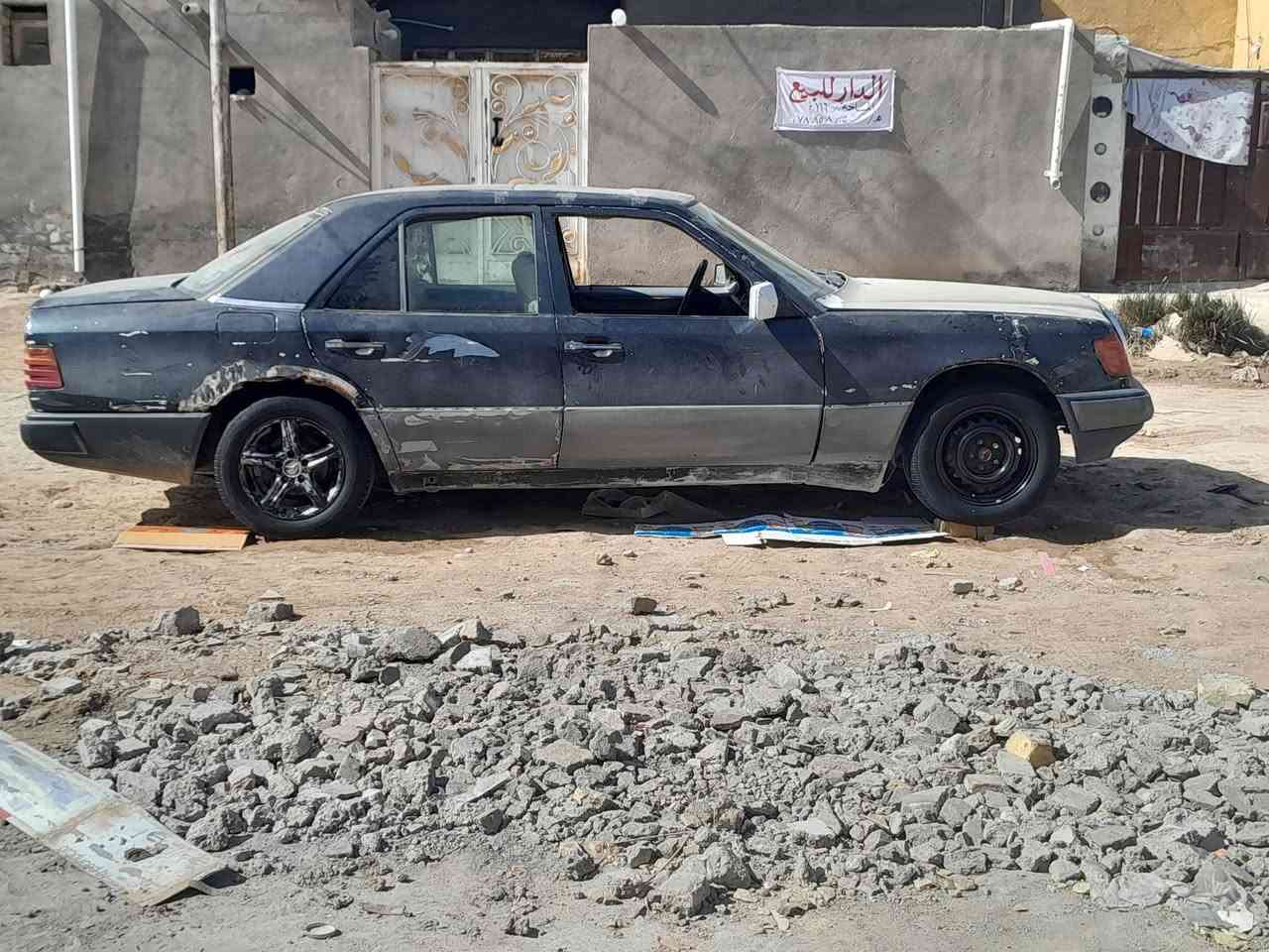 سلام عليكم سياره مرسيدس دب للبيع موديل ١٩٩١سياره بسمي تحويل ثاني يوم رقم انبار سنويه ل٢٩ العنوان ديوانيه قضاء غماس ملاحظه سياره بيها خياسات بسيطه رقم *********** ... *********** اتصل وبيك خير ودلل
