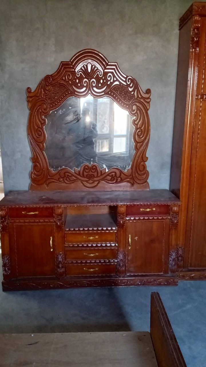 السلام عليكم اخوان توجد غرفه توج حطاطه مستخدم السعر 800وبيه مجال الاستفسار عن الرقم ***********
