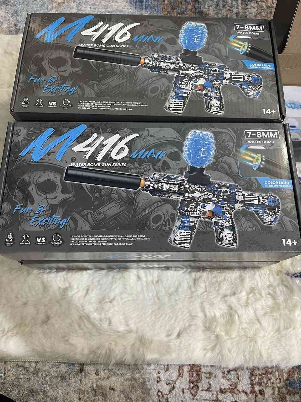 رشاشه، صوت الرشاش عالي، بطارية ليثيوم قابله للشحن، تجي بالالون مختلفه، وتجي وياهن نظارات حماية، طريقة الاستخدام أتابع التعليمات الي تجي بالبوكس، تجي وياه مجموعة حبوب هذه الحبوب تتنكع بالماء فتره، لحد ما تكبر بحجم معين، تخليها بالرشاش وتستخدمها، 
ملاحظه اللعبه +١٤ يعني مو تشتريها لعمر ٦ سنوات، بس هيه عموما الكرات غير مؤذية لان مائيه. 
سعر القطعه الواحده ب١٥، قطعتين ٢٥، التوصيل ٥


**إذا كنت صاحب هذا الإعلان وتريد حذفه لأي سبب، رجاءا أرسل رسالة إلى الدعم الفني**