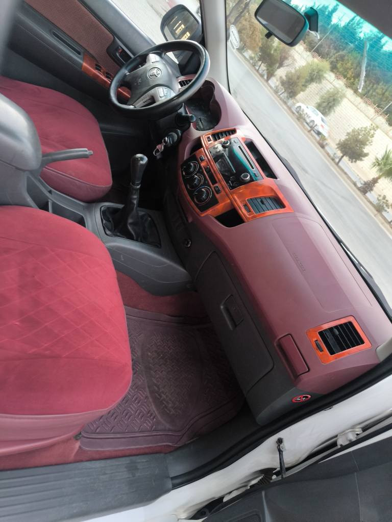 توێتا هایلۆکس 2014 پارچە ڕەش لەسەر ساقی
*********** watss app السليمانية, العراق
