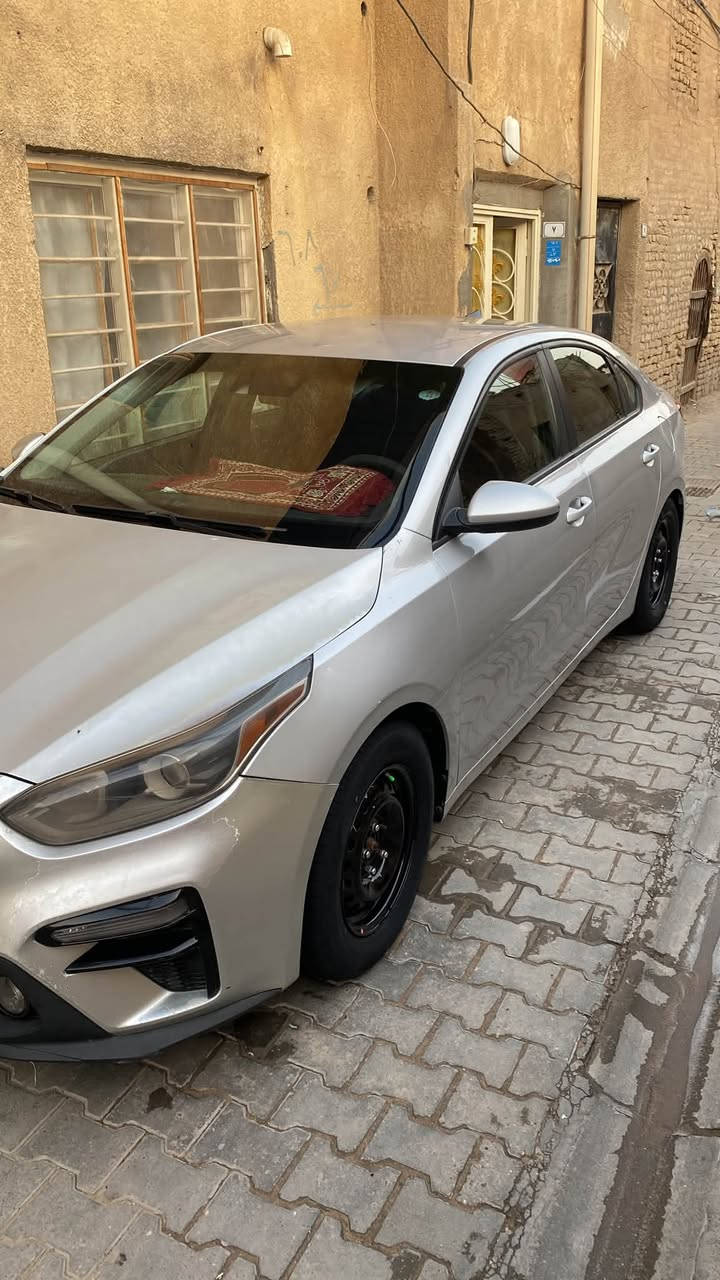 السلام عليكم سياره kia فورتي موديل 19 بنيد وجاملغ ايمن والبنيد مجورد مصلحات نفسهن وبارد بالديار مال الجهة اليسرى مكينه 2000 دوش رقم اربيل سنويه 27 مكاني البصره سعر 107 وبيها مجال للشراي الرقم***********
