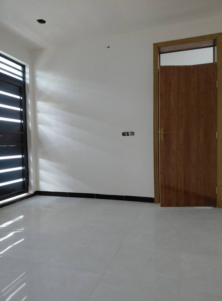 دار 🏠 للبيع
حي الصحه درجه اولى بناء حديث 
فارغ غير مسكون 
المساحه ١٠٠متر الواجهه ١٠متر 
طابقين 
الطابق الأرضي غرفة نوم وصاله وكلدور ومطبخ ومجمع صحيات 
الطابق الثاني غرفتين نوم ومجمع صحيات 
للاستفسار ***********سيد علي 
مكتب الوسيط
