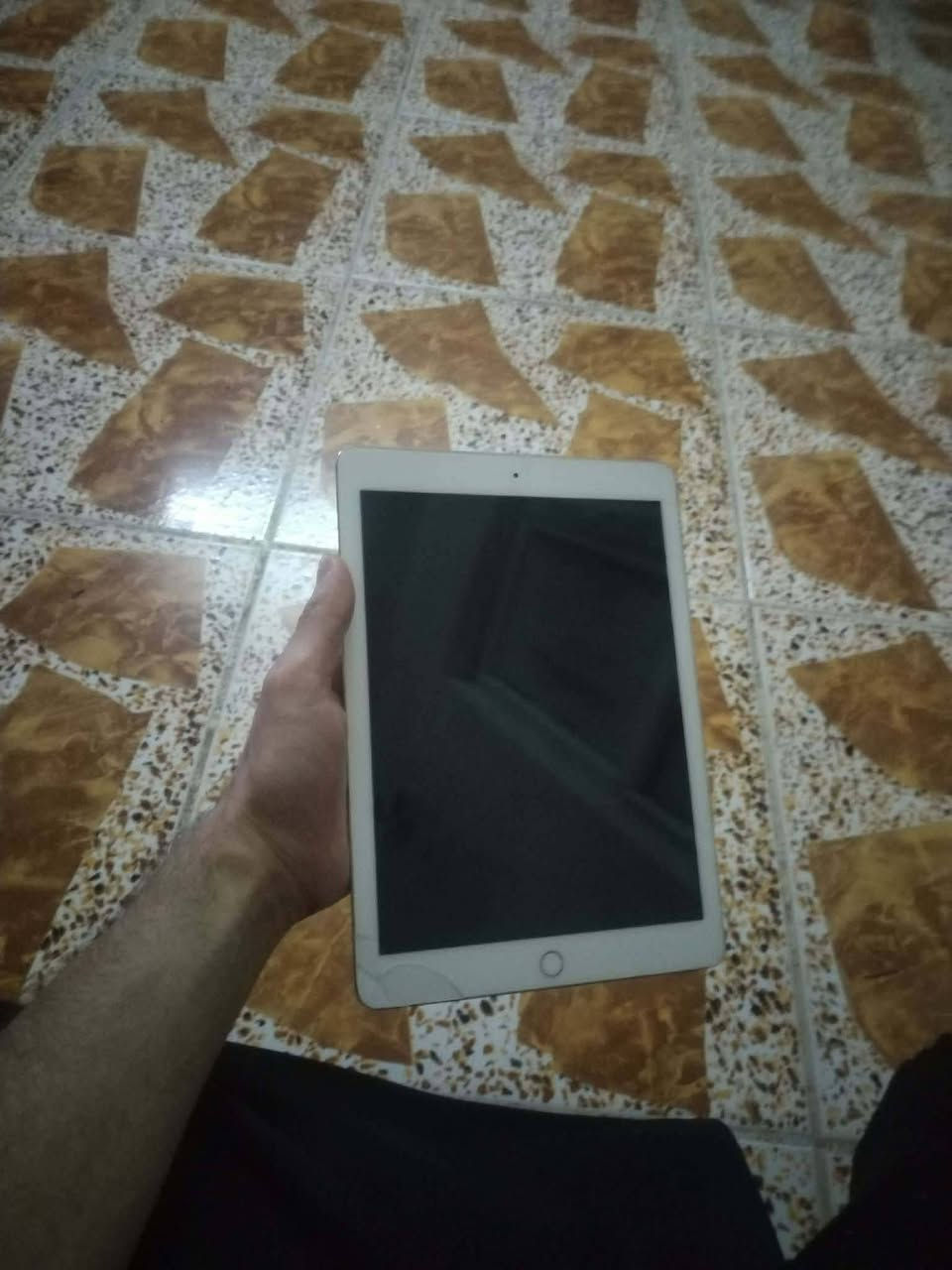 🔥 للبيع 2 iPad Air  🔥 والسعر 180 مع التوصيل ✅ و 60 فريم في الببحي بدون تكطيع ✅
✅ السعة: 64 جيجابايت ✅ اللون: فضي (Silver) ✅ الحالة: ممتازة جدًا ونظيف جدًا ✅ الجهاز مبدل بطاريه اصليه ومشحون مرا وحده  وجميع مشتملاته مع الشاحن ✅ يعمل بكفاءة 100% بدون أي مشاكل ✅ الشاشة ممتازة واللمس سريع ✅ البطارية أداءها ممتاز ✅ مناسب للدراسة، الشغل، التصميم، والألعاب بي فقط كسر من الطارف جوه ما واضح ولا مبين ✅ للتواصل ***********
