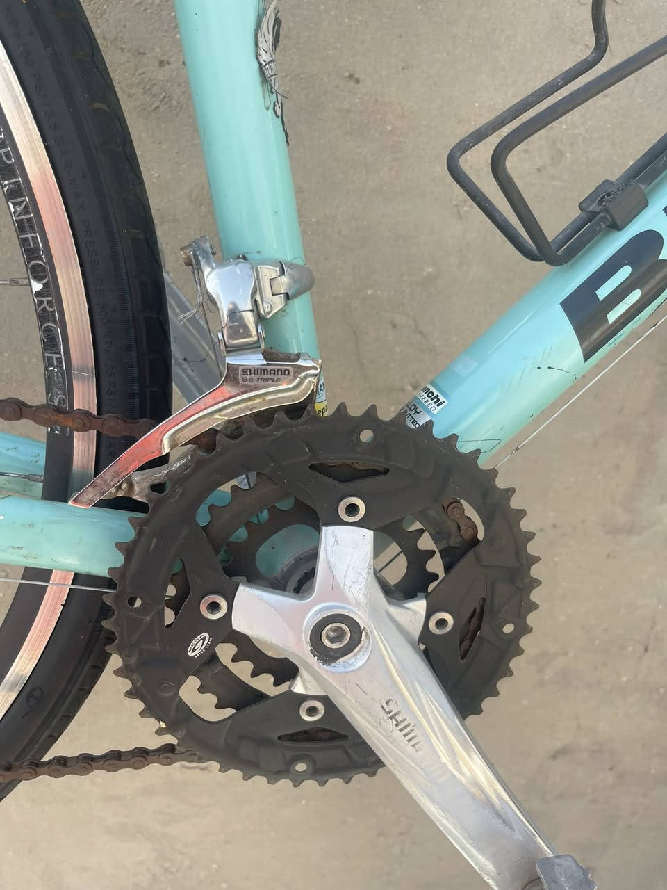 السلام ً عليكم ً اخوانيً الغواليً عندي باسكلc 700
حجم 28 قياس الفريم S ماركة (Bianchi)
غني عن التعريف ماركة ايطالي الصنع معدنه المنيوم 
سستم شيمانوا 2/8  
عل وضع البلادي ختم واحد سعرهاا 200 الف 
وبي مجال ان شاءالله مكاني بغداد بالمنصور 
رقمي ***********
