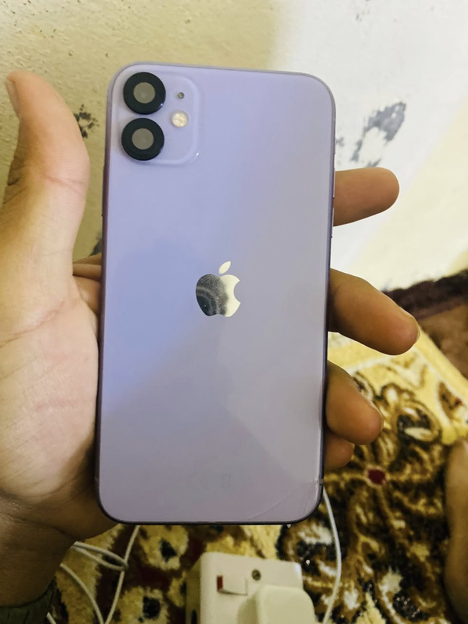 11 عادي للابيع وتر ممفتوح ذاكره 128 بطاريه 73 صرفه يخبل سعره 250 وبيه مجال  قليلا للاتصال ***********. وياه شاحنه اصليه عشرين واط
