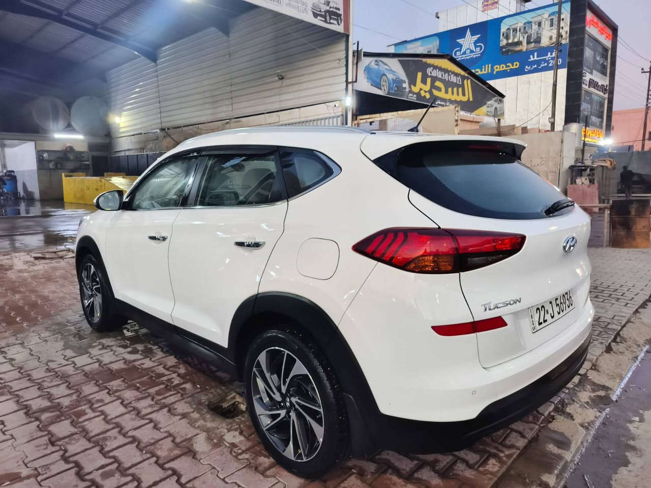 اللهم صلي على محمد وال محمد
السلام عليكم 
اقرا التفاصيل كامل وشوف الصور وراها خابرني تشلع عيوني سيارة  
السعر200 مجال بيه مجال بصيط  
توسان 2020 خليجي  
 ماشيه  145 الف   محرك كير وضع شركه برغي مامفتوح 
مواصفات 1/1 
عدا بونراما
تشغيل بصمة 
بيبان بصمة  
مقاعد امامي كهرباي 
شاشة كبيرة 
شحن لاسلكي 
تبريد داخل جكمجه 
جكمجه ثلاجه
3وضعيات تشغيل 
ايكو/سبورت/نورمل 
قطعتين تبريد 
حساس امامي
حساس خلفي

تخم تاير جديد 
صدر امامي خلفي وضع شركه
5ويل 
السياره مكفولا من صبغ وتبديل حته الدعاميات 
مكان السيآره كركوك
اتصال ***********
