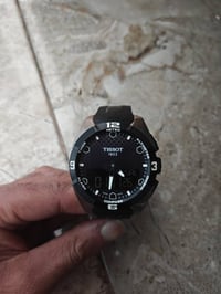 ساعة تيسوت  جديدة غير مستخدمة سعرها 200 دولار 07707863085