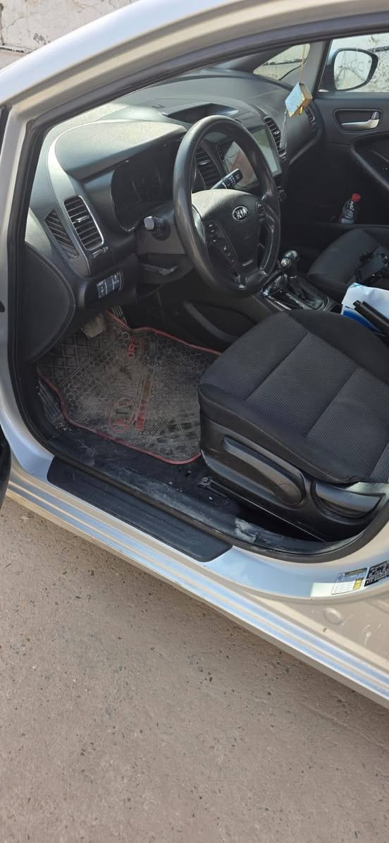 السلام عليكم #فورتي17  سياره حادثها جاملغ وبنيد بدون دواخل وبيها ملاحظات كير ومكينة خير مكفولات منظومه زنون كامرة شاشة سيارة جاهزة ترايك أربيل #السعر97 المكان #بغداد #المنصور للستفسار اتصل على على الرقم *********** غير متواجد على الفيس
