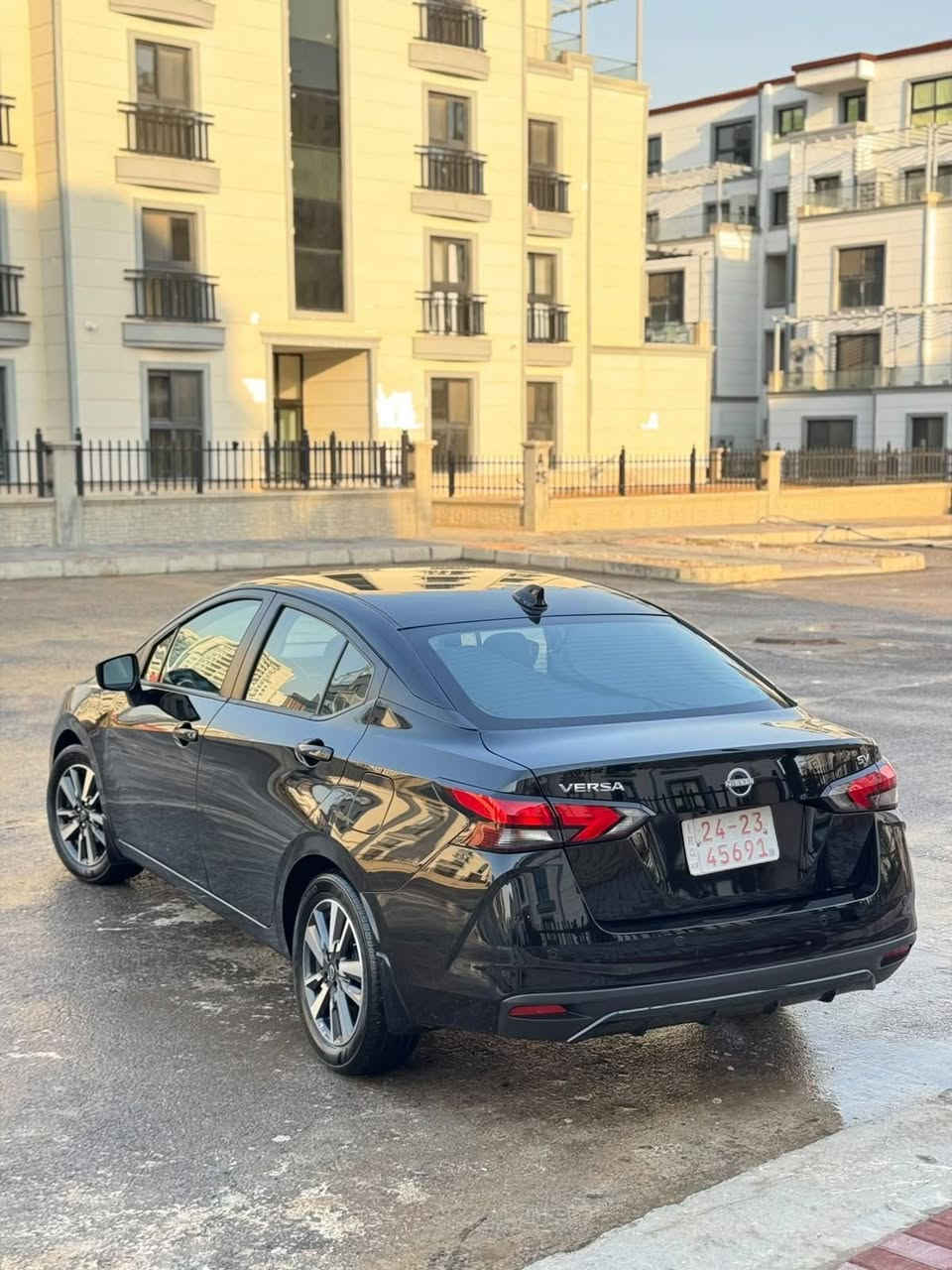 nissan versa ***********
مؤديل 2024 
مواصفات SV 
( به سمه ، شاشه الكترؤنى ، مؤبايل شه حن ، شاشه گه وره و كاميرا ، ٥ رادار ، خه تى جاده ، ويل كرؤم). بي ده عم بي ارباگ دوو كليرى امريكا هه يه. بي ارباگ هه موو شتيكى به شه رت. ٣ مانگ كاتى له گه له*********** أربيل, العراق
