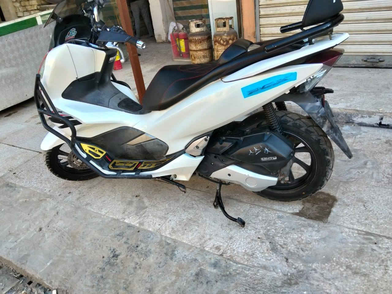 السلام عليكم دراجة pcx جيل ٣ موديل 2020 للبيع الدراجة فول مواصفات تتفأة يدات استان حساس بصمة  دراجة وارد فتنام عليهة تزويد بصيط دراع تجوة خلفية كشن رياضي بيهة السعر 13 ورقة وبي مجال مكان البلديات  ***********
