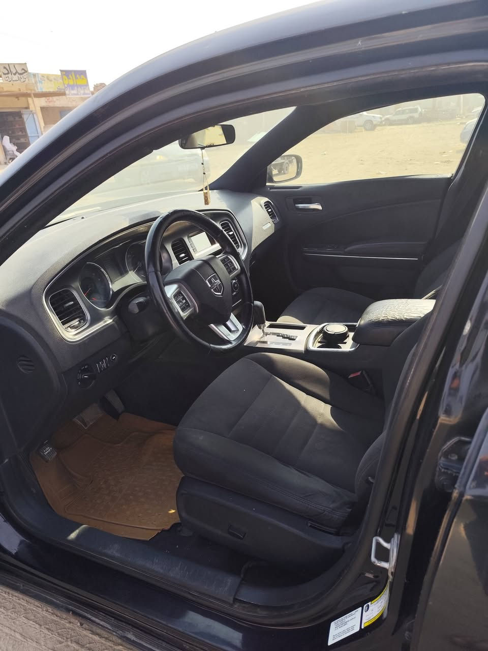 سلام عليكم دوج جارجر2014(ادوات ادوات) للبيع السعر 67وبيها مجال مكاني بابل السياره جاهزه اي نقص مابيها 
التواصل واتساب او تصال ***********
