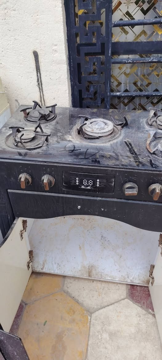 للبيع غساله سعر ٧٠ شرط طباخ شغال نقصه عين بنص ماتشتغل سعره 40 اوفن شرط سعر 20 شافطه سعر 25  تنور غاز سعر ١٠ ومعرض سعر ١٠ وماطور ماي سعر 35 شرط تواصل واتساب ***********
