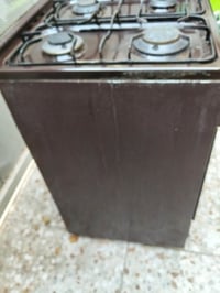 طباخ غاز • ٤ عيون • الفرن شغال