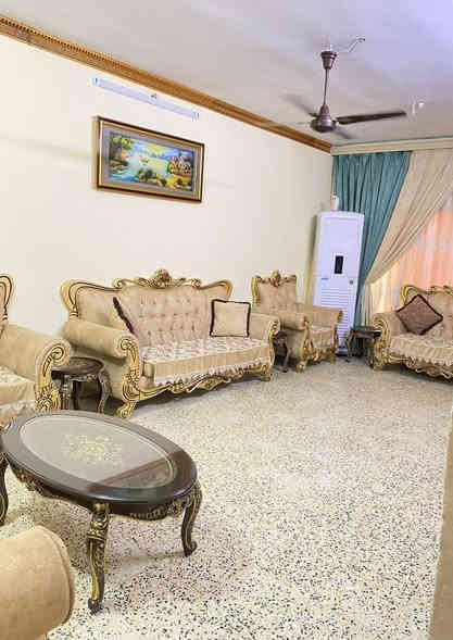 دار للبيع
الموقع :حي العسكري قرب جامع سيدنا الحسين
المساحة: ٢٨٠ متر  ركن وجه ١٤ نزال ٢٠
طابقين ٦ غرف نوم + استقبال +صالتين +حمامين +مطبخ
كامل يباع مع الأثاث كما موضح في الصور
السعر ٣١٠ مليون مع الأثاث
للإستفسار مراسلة الصفحة أو الاتصال على الرقم التالي ***********
