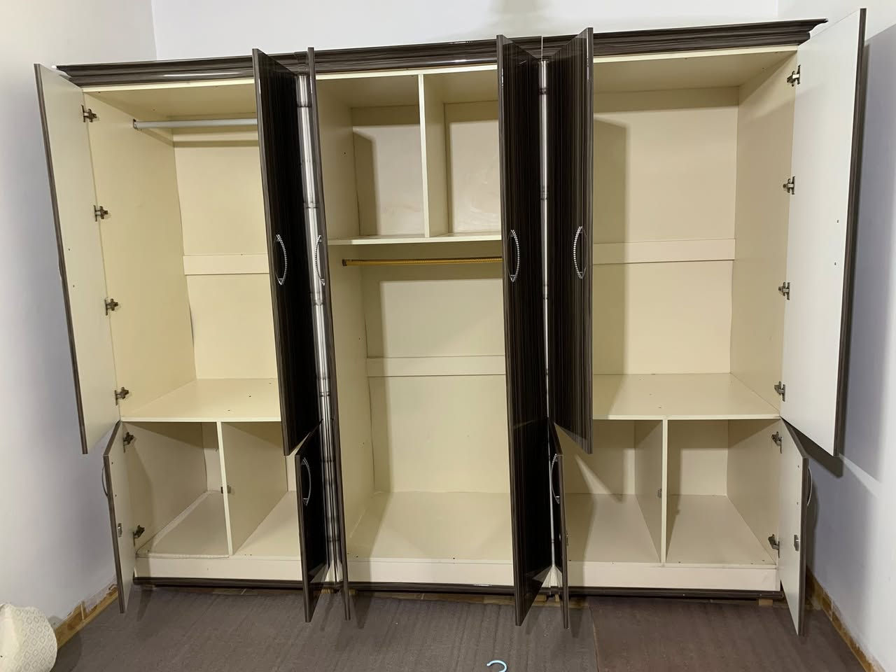 العنوان /  سرجنار شارع ابو سناء مجاور فندق برج الحياة بالضبط للاستفسار الاتصال
***********
 واتساب ***********
