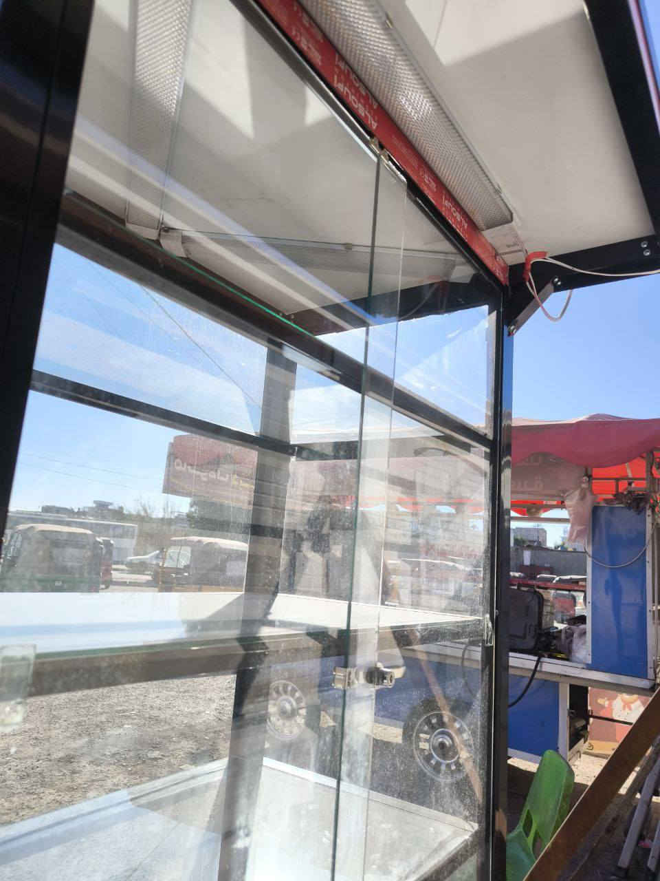 باترينة او عارضة زجاجية متحركة جديدة
تحتوي ع 4 رفوف زجاجيه  
وتحتوي ع تخزين 2 رف 
جميع الابواب تحتوي قفل 
مشتغل بيه فقط 4 ايام 
للتواصل رقم الواتساب :- ***********
مكاني الحرية
