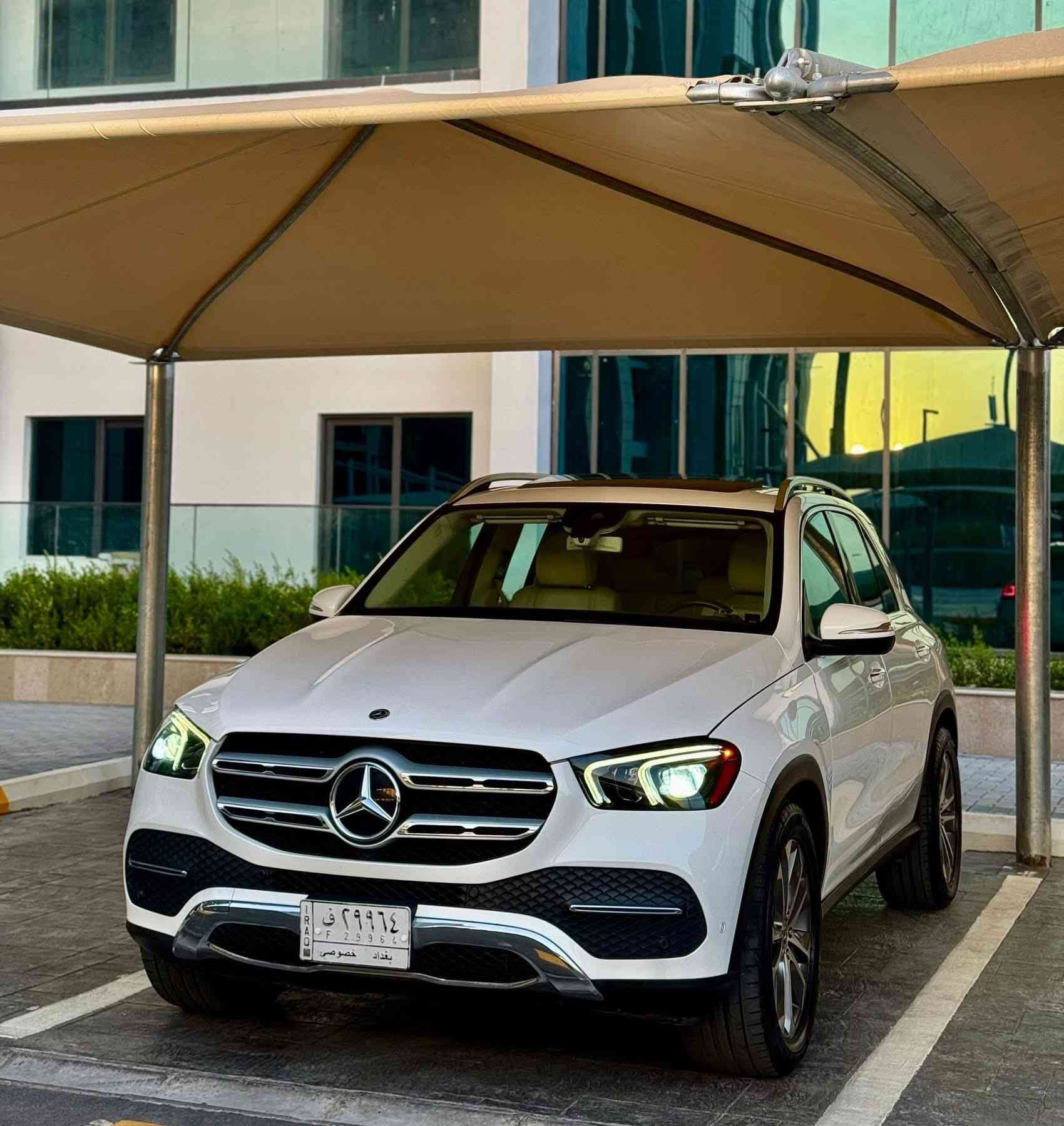 سلام عليكم مرسيدس 350  GLE
2020 موصفات 
1. فتحه سقف 
2. داخل ابيض 
3. شاشه متصله 
4. بصمه ابواب و تشغيل 
5. كشنات كهرباء + تدفئة 
6. حساسات 360 درجه 
7. سماعات بويمستر
8. صندوق كهرباء 
9. لد داخلي متغير 
10. رادارت امامي خلفي جوانب 
11. لايت متحرك مع الاستيران 
12. اتو هولد 
13. اتو بارك 
14.شاشه لمس + ماوس 
15. ماشيه 26 الف ميل
16. حادث بابين فقط مصلحات نفسهن 
17. ايرباك برده فقط مصلح 
18. رقم بغداد تحويل مباشر 
19. السعر 38500$ ورقه 
الاستفسار ***********
صور الحادث مرفقه🚘
مكان السياره بوابة العراق
