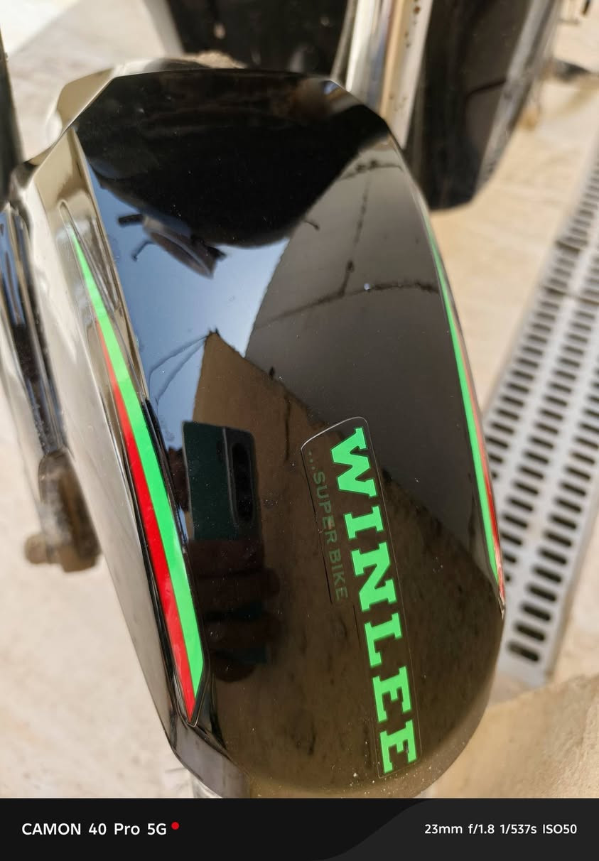 السلام عليكم R9 موديل 2026 دراجة جديدة معنى الكلمة بطارياتة ذا يصرفن ترجع الدراجة علية يعني جدد كفالة عامة ماعدة بس الكفر العل  يسر فقط والباقي كفالة عامة 
موصفاتة ✨
حماية سرقة✨
تشغيل عن بعد✨
بصمة وسويج✨
بلوتوث✨
اشاير يمنة ويسرة✨
لايت عدسة ناصي وعالي✨
سعر380قفل
ورقم الهااتف***********
مكاني بصرة الجزيرة
