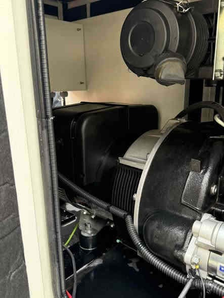 💪 القدرة: 30  كيفي

راس التوليد : لوري سومر فرنسي اصلي ✅

محرك بيركنز اصلي ✅

⏱️ عدد ساعات التشغيل:ساعة 1321ساعه فقط !✅

🔇  نسبة الكاتم:100%سوبر  سايلنت

 

المنشأ: صناعة انكليزي  أصلي✅

ضمان تشغيل ✅

وضمان محرك ✅

تنبية ‼️

يتوفر لدينا مولدات 

✅مستعمل .

✅جديد زيرو .

✅تأجير مولدات  كافه الاحجام .

⸻

🔧 خدمات ما بعد البيع:

 • ✅ ضمان تشغيل فعلي عند التسليم

 • ✅ ضمان على المحرك

 • 🔄 خدمة استبدال المولدات القديمة

 • 🧰 مراوس مولدة متوفرة حسب الطلب

 • 👨‍🔧 خدمة صيانة ودعم فني متواصل

⸻

📍 الموقع:

بغداد – الكرادة – شارع 52 – كمب سارة

📞 للتواصل والاستفسار:

[***********] اسيا 

⸻

⚡ معرض الأخوين – ثقة تُشغِّل حياتك ⚡
