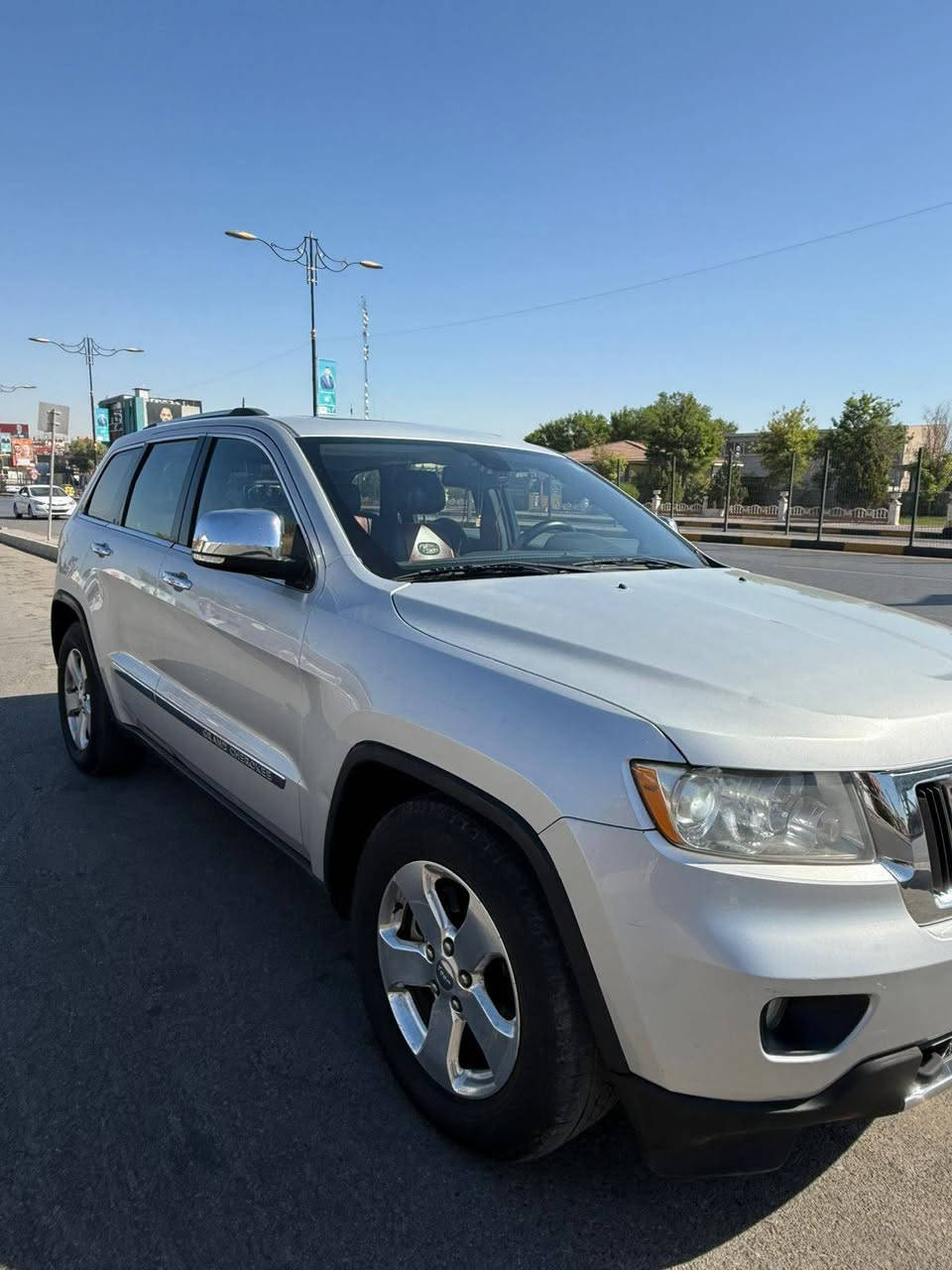 السلام عليكم  
جيب شيروكي سلفر موديل 2012
لمتدد SRT  شبح الشارع فول 
4x4 سقف بانوراما محرك 5700
سياره جديده معنى الكلمه ماشيه 82 شرط محرك وكبر صبغ شرط 
بس بوند رش بدون فتح وجاملغ امامي مسوي ادامه طخم تأثيرات وصدر وتبريد بلكات نوزنات وسلف كلو جديد كشنات تبريد ماتصرف عليها الف دينار سنويه وهزه ورقم جديد باسمي شرط التحويل 
السعر 165 وبيها مجال الاستفسار على الارقام التاليه 
***********
***********
*********** وتساب
