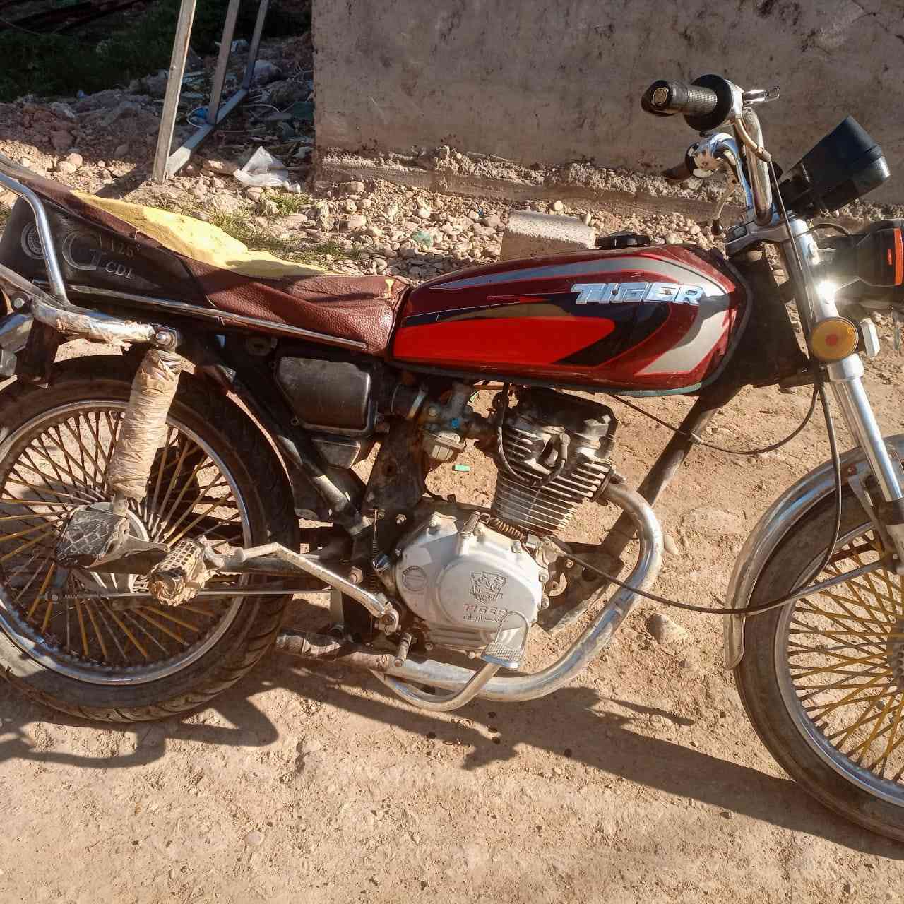 سلام عليكم موطور للبيع ٤ كير سعره ٢٥٠ مكاني ديالى الخالص قرية سعديه الشط هاذه رقمي ***********
