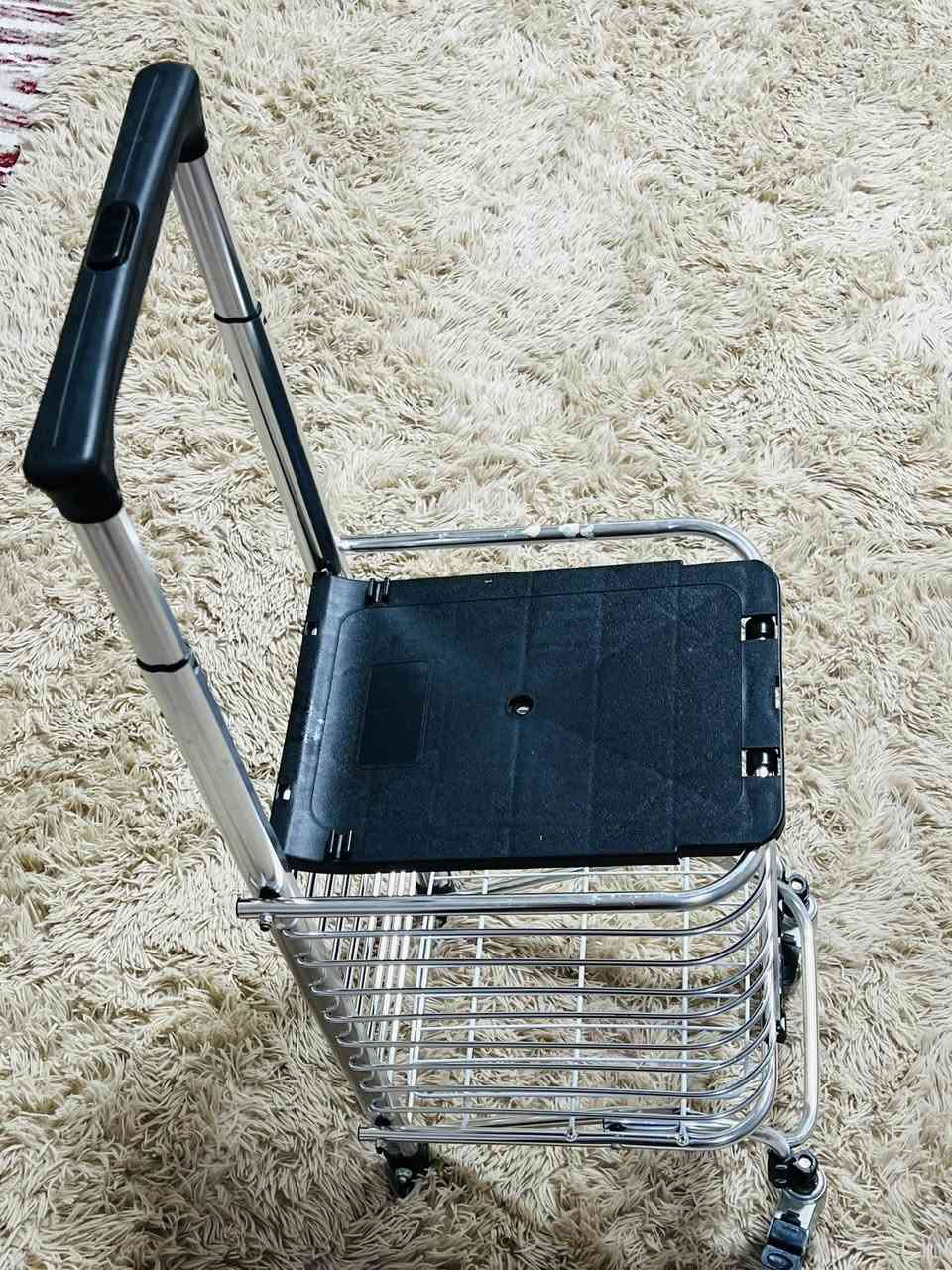 عربانة بهذا الشكل محمولة قابلة للطي قوية وكبيرة ناقصها تايرات 2 

السعر 10


**إذا كنت صاحب هذا الإعلان وتريد حذفه لأي سبب، رجاءا أرسل رسالة إلى الدعم الفني**