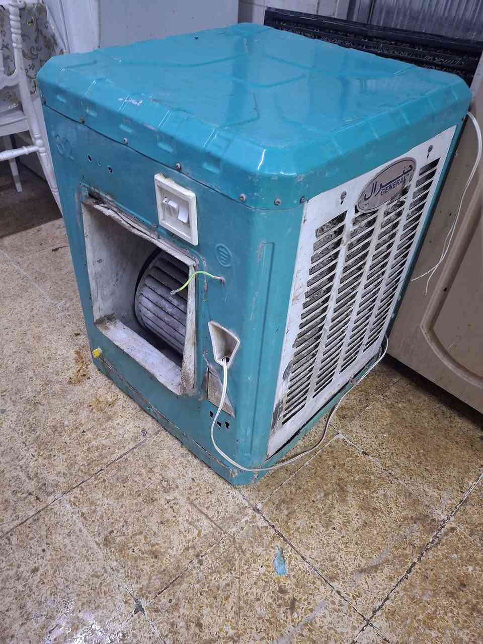 مبردات الحديد نضيفه كلش قفل 50 وبلاستك عاطله ماعرف عطله قفل 35 طباخات تركي واحد 5 عيون وثاني 4 عيون الواحد 50 جدد براد ماء ثلج جديد.نهايته 30 فاره غسل كلش نضيفه ماطو مو فحمات نهايته 50 كاونتر مرمر قطعتين 100 مروحه هلكوبتر هوها جدا قوي نهايته 40 ليحب يتصل ***********
