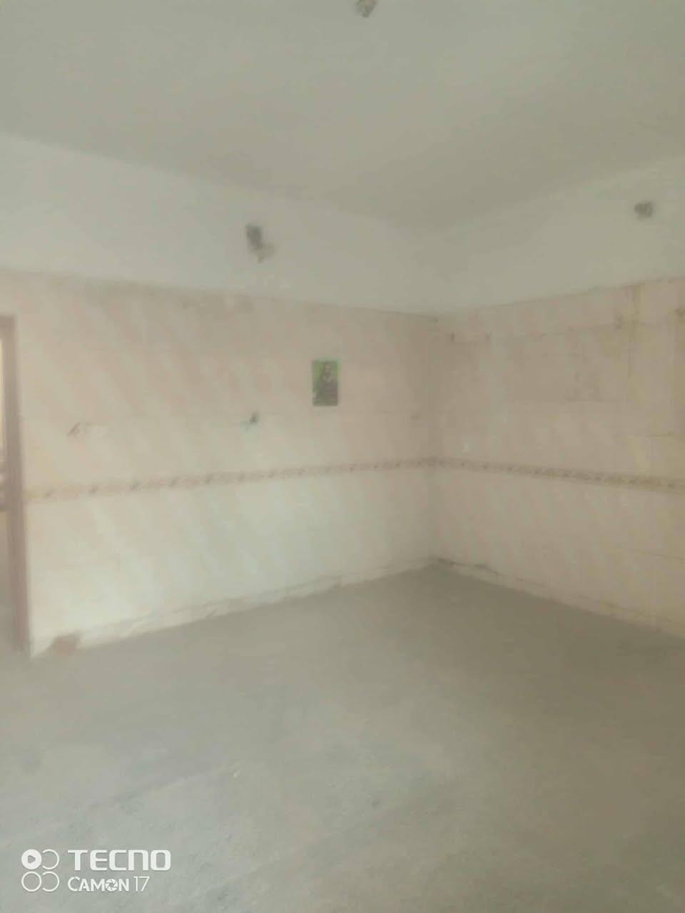 #بيع مستعجل
#دار_للبيع طابو صرف الموقع في حي الوحده قرب مدرسه الجماهير ، خاصة مع عرض الشارع كبير. مواصفات المنزل تشمل:
- المساحة: 245 متر مربع.
- التصميم: طابقين.
- الغرف: 4 غرف نوم.
- الصالات: صاله/استقبال
- المطبخ: متوفر.
- الحمام:2 حمام
- إضافات: كراج وحديقه. 
———————————————————
🔺#للاستفسار مراسله واتساب ع الرقم او اتصال مباشر
*********** 
—————————————————————
*ملاحظه السعر 165 مليون وبي مجال *تم ترميم المنزل قبل فتره
