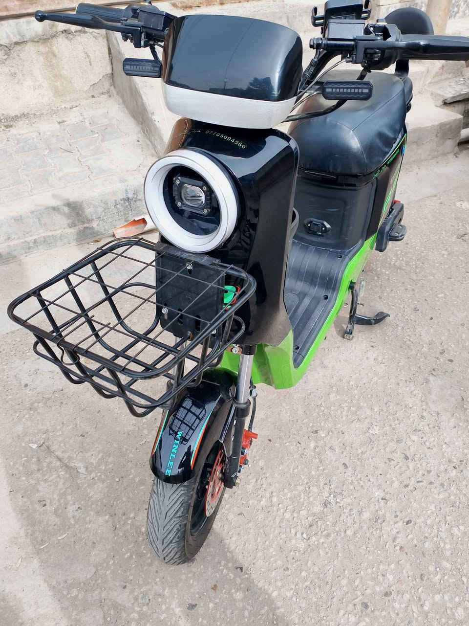 السلام عليكم
دراجه شحن للبيع  R9  2026 
المواصفات: 5 بطاريات كبار 
سرعه حقيقي 70km 
نظام الرجوع R 
نظام تشغيل بصمه. كارت. سويج  شغاله كامل الكهربائيات 
الدراجه جديده استعمال شهر 

السعر: 600 و بيها مجال بسيط 
***********
