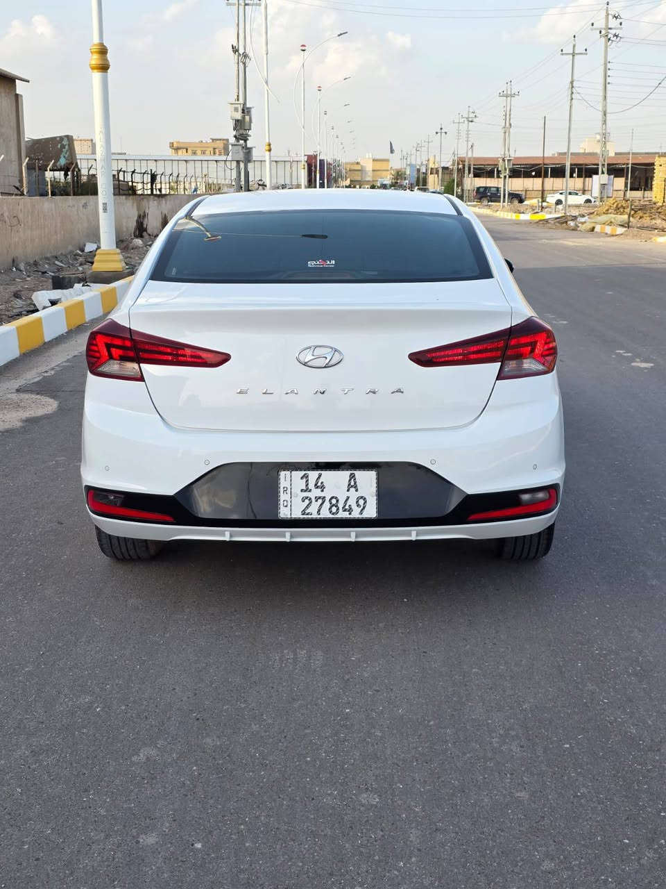 السلام عليكم 
النتره 2020 خليجي مكفوله كفاله عامه ضربه وصبغ وتبديل وفتح وبارد كفاله من شخط فول مواصفات 
ماشيه 73 حقيقي 
محرك الفين دوش كفاله 
سيارة جديدة كارتون جاهزه للاخير 
السعر 173 وبيها مجال الشراي يتصل ***********
