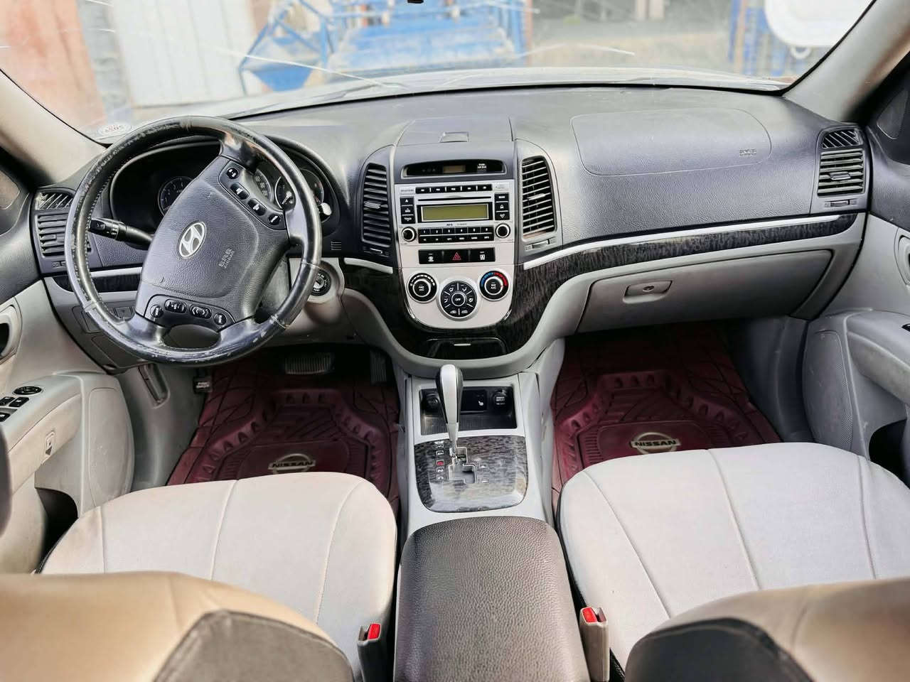 سلام عليكم مرخصت أمن الكروب للبيع هونداي سنتافي موديل 2011
متوم طبق الاصل سنويه وارقام انكليزي تبريد تتفئه مكينه خير من الله
ترايك البصره حداديه كهربائيات كلها شغاله سياره جاهزه كير خير من الله 
بيها صوت بل بوربرين صفحت السدر 
مكان بغداد سعر 50 وبيها مجال رقم ،***********
ملاحظه لمو شراي لا يتصل
