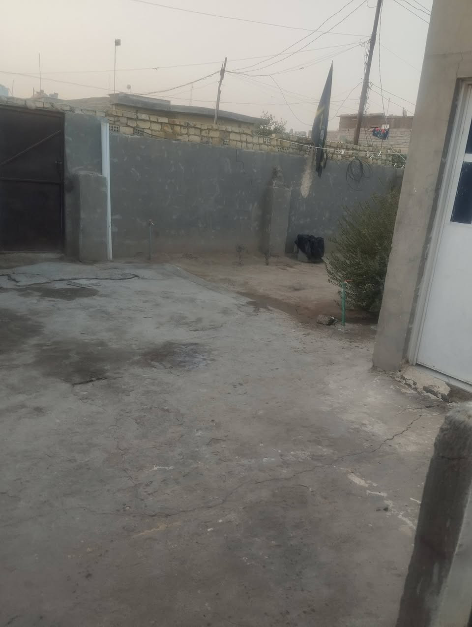 سلام عليكم يوجد بيت بحي الشرطه المساحه 260بولسلين الاستفسار الاتصال على الرقم ***********
