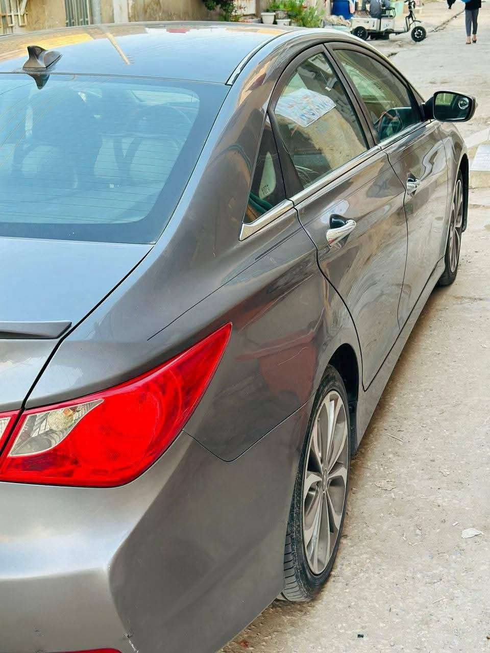 الموديل المرغوب بسعر مناسب جدا
سوناتا موديل 2014 
محرك 2400
فول مواصفات ما عدا البانوراما
بصمة 
شاشة كامره
تبريد
وضعيات قيادة
بصمة ابواب
اشاير بالمري
شفتات بالستيرن
مانع انزلاق 
كير اوتماتيك +عادي
كشنات كهربائي 
كشنات تدفه تبريد
تخم تاير جديد+ تايرات رياضية+كزوزين
هزه توهه داخله 
رقم نكليزي
سنوية لنهاية 2027
ماشية 121 الف
السيارة مكفوله من  اي قطعة تبديل 
حادثهه فقط بنيد تقريبا شبر منه 
بدون ايرباكات بدون دواخل
السيارة تحتوي منظومة غاز 
سونار موجود وي الصور 
تجي تفحص وشوف 
السيارة باسمي تحويل مباشر ثاني يوم من الشراء 
مكان السيارة ذي قار سوق الشيوخ
للاستفسار ***********
