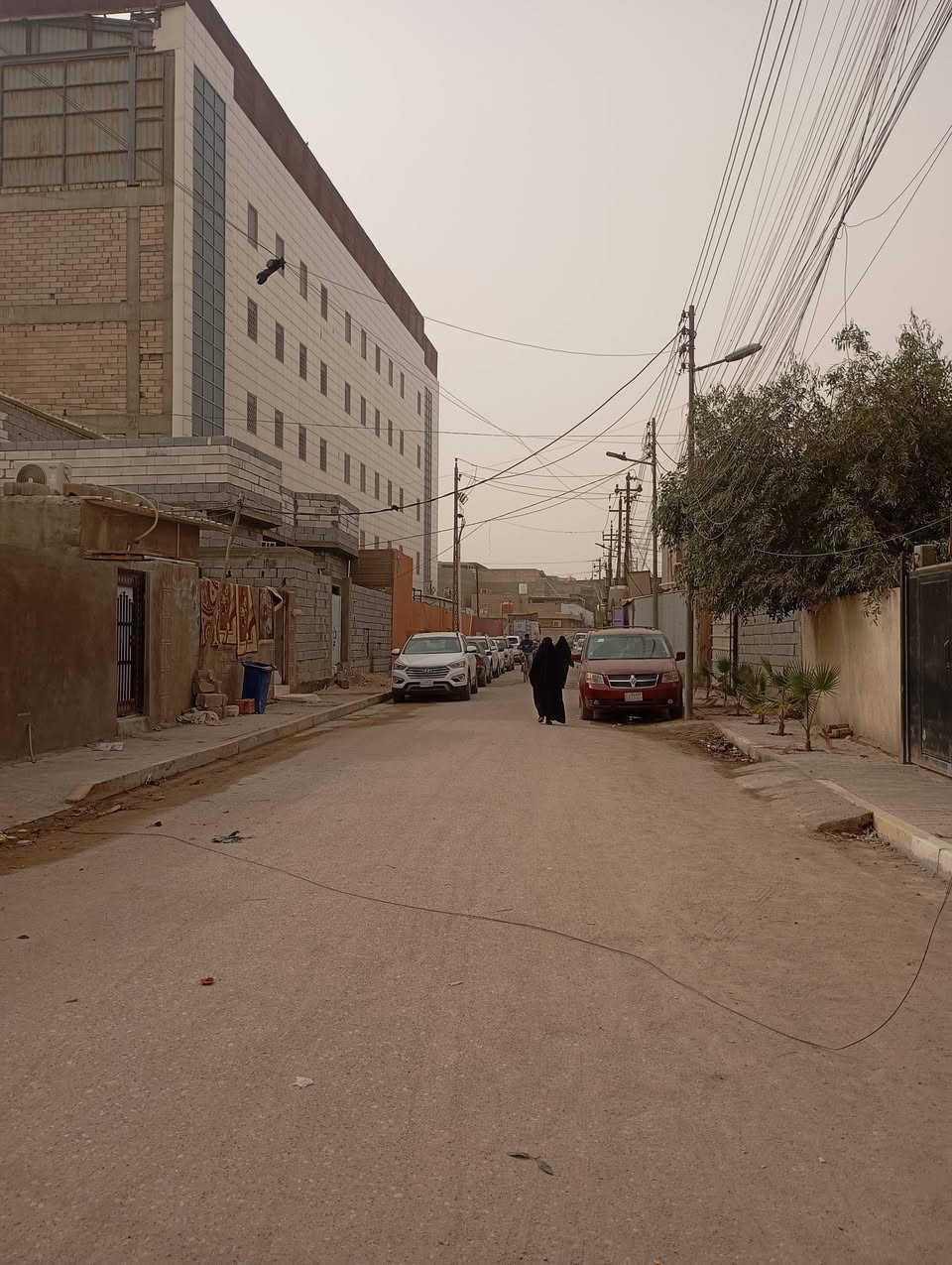 ياالله سلام عليكم توجد قطعه للبيع للبيع مساحه135م طابو صرف تحويل بسم المشتري بالمطيحه قريب على شارع الزيتون خدمات كامله وجيران كلهم ذهب للاستفسار*********** مكتب عقارات البصره حي الزيتون
