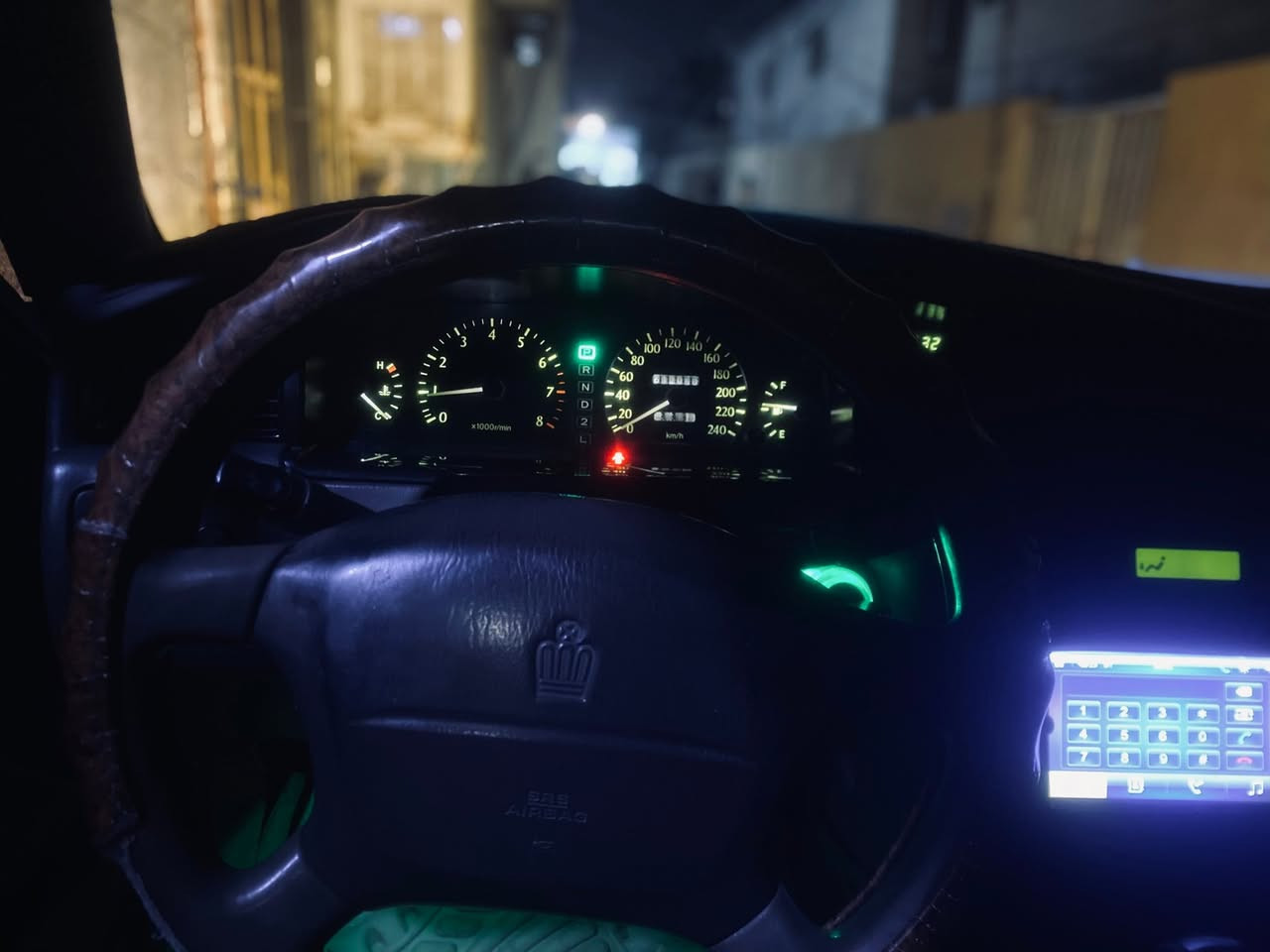 السلام عليكم 
راس الثور تكم ايسر بلاد 1997 
رقم بغداد انكليزي 
تحويل ثاني يوم 
مكينه وكير vvt_2500مال حاويه 
صدر امامي خلفي جديد 
تخم تاير جديد
باتري جديد 
كهربائيات كلها شغاله 
تبريد ثلج منضومه جديده 
لايت زنون 
بيها تعمير خياسات بل جاملغ الخلفي فقط الباقي كفاله 
السعر 100 وبيها مجال 
مكاني بغداد حي القاهره 
   
هاتف:***********
