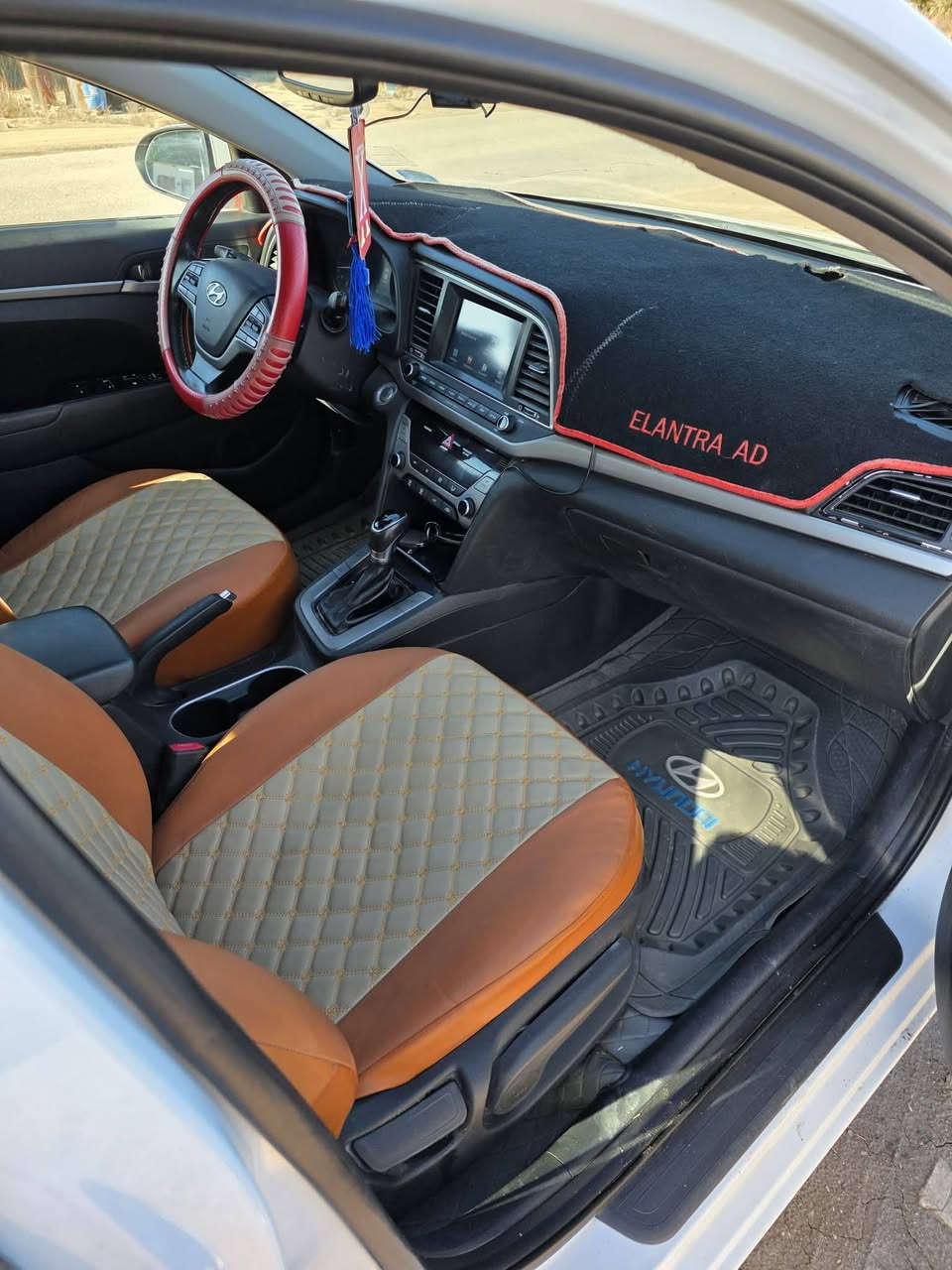 السلام عليكم للبيع النترا. موديل 2018 وارد أمريكي بيه قطعتين جاملغ اليمن ولبنيد  رقم كربلاء الدولي كير مكينه صدر تخم تاير تبريد ثلج
السعر 125وبيه مجال قليل
الهاتف ***********
