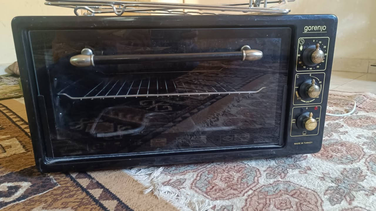 ♨️ فرن كهربائي GORENJE أصلي للبيع ♨️
جهاز عملي جداً ومعروف بقوة حرارته وشغله المرتب للمعجنات والشوي.
📋 المواصفات الأساسية:
🔹 الماركة: Gorenje (جورينيه) - غني عن التعريف.
🔹 المنشأ: صناعة تركية 🇹🇷.
🔹 القوة: 1400 Watt (توزيع حراري ممتاز).
🔹 التحكم: هيترات علوية وسفلية + تايمر وقت + منظم حرارة يصل لـ 270 درجة.
✨ حالة الجهاز:
✅ النظافة: مستعمل بحالة جيدة جداً.
✅ الأداء: شغال 100% وبدون أي مشاكل تقنية.

السعر 60   المكان كركوك


**إذا كنت صاحب هذا الإعلان وتريد حذفه لأي سبب، رجاءا أرسل رسالة إلى الدعم الفني**