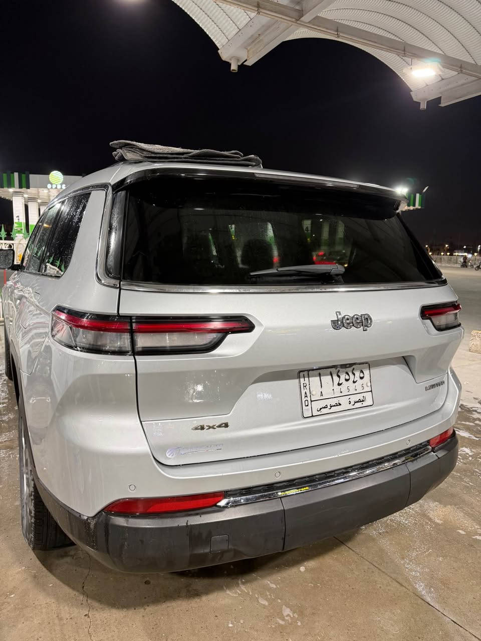 سياره جيب كراند شيروكي لمتد فول كشنات جلد تدفئة كشنات امامي وخلفي اربع انظمة قياده نقطة عمياء لدات ٤ ابواب بيهة نظام الكسا وبعد مواصفات بدون تنته ماشيه 40 الف كيلومتر السياره كلش حلوه ونضيفة حادثهة جاملغ امامي عكس السايق من امريكا فقط وهنا بالعراق صار بيهة PDR بالباب الخلفي بسيط الباقي كفاله ورقم مميز 
للتواصل *********** البصرة, العراق
