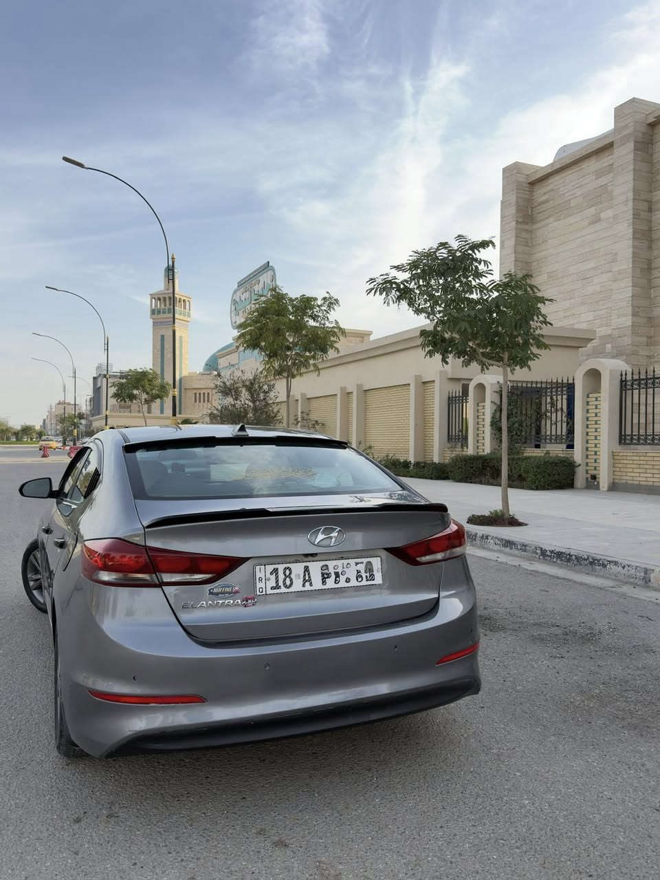 السلام عليكم
النترا موديل 18 وارد امريكي 
السياره كامله مكمله مابيهه نقص برغي محرك 2000 دوش وكيرهه AT الي ترغبونه محرك وگير مكفولات ويخبلاً تدفئه تبريد شغالات وفول السياره باسمي رقمهه بابل ومشروع وطني السياره ضربتهه جاملغ خلفي وبيهه صبغ 3 قطع فقط صبغ سونارهه مرفق بلمنشور
 
* مواصفاتهه.....
* 3 انضمه قياده
 eco-sport-normal *
* مانع انزلاق
* نضام ABS
* رادار جانبي
* رادار خلفي
* نقطه عمياء بلمري
* كامره خلفيه
* شاشه بلادي كبيره
* شاشه اعطال تعرض شكو عطل بسياره
* صندوق ذكي
* فول تحكم ستيرن
*  مثبت سرعه 
* تحكم بتسارع السياره بدگم
* كشنات حضن
* ذاكره خزن صور وموسيقه • •
 
    سعر السياره 120 وبيهه مجال
   مكان السياره كربلاء الحر
   للتواصل *********** 
                ***********
