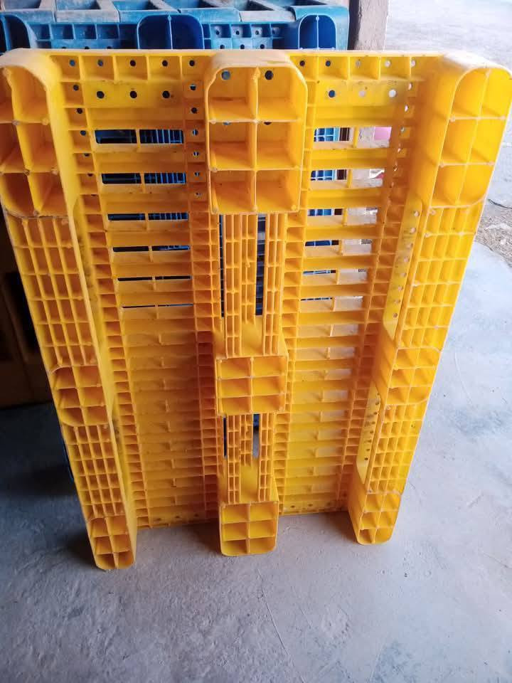 زيارتكم شرف لنا
يتوفر 

سكيبات للبيع حمولة السكيبة الوحده طن ونص 
مستخدم مرة وحده فقط .. 

كميات خير من الله 

تفاصيل السكيبة 
طول ..  120 سم 
عرض ..  80 سم 
سمك ..  15 سم 
حمولة طن ونص حقيقي 

العنوان. المقدادية. الكيلوات.  كيلو 13.  الشارع العام 

تواصل . 
📞*********** واتساب 
📞*********** واتساب
