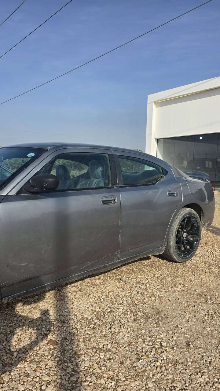 السلام عليكم جارجر مديل7 السعر 90وبيها مجال 

رقم شمالي باسمي تحويل وكاله 
بيه  قطعتين وبارد بالحجل الخلفي  
كير مكينه جدد تبريد تدفئه 
تخم تايرات جدد كهربائيات كلها شغاله 
كشره وغرفته  تخبل  شاشه كامرا خلفيه سستم سماعات دوشمه سنويه 30هزه جديد

العنوان حله الكفل ***********
