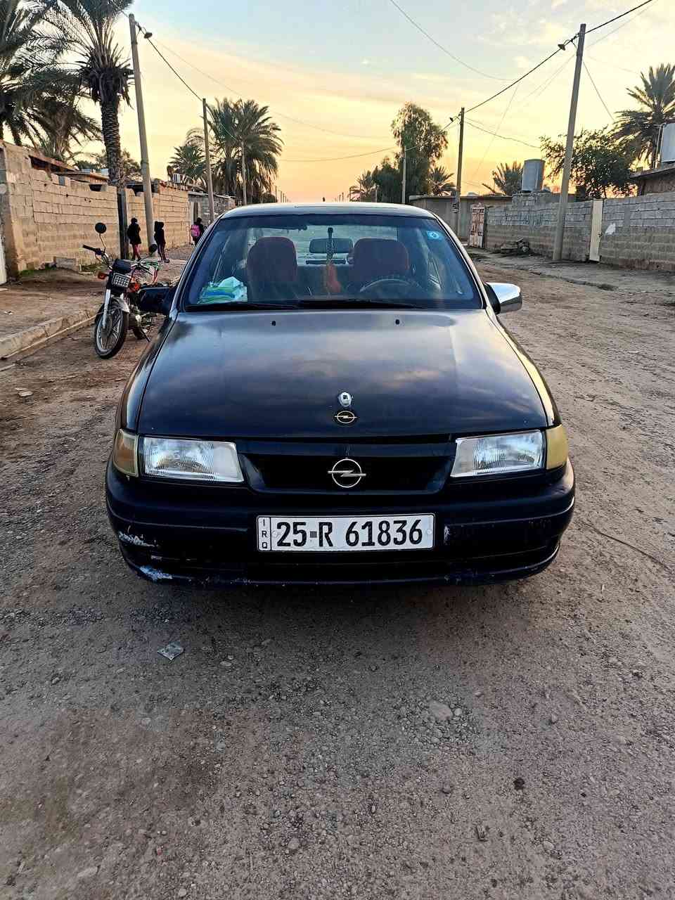 سلام عليكم سياره فكتره موديل 91 دفتر بانزين بيه الحجم 20 سنويه ل 30 كهربائيات شغاله  السعر 45 بيه مجال قليل هاذا الرقم ***********
