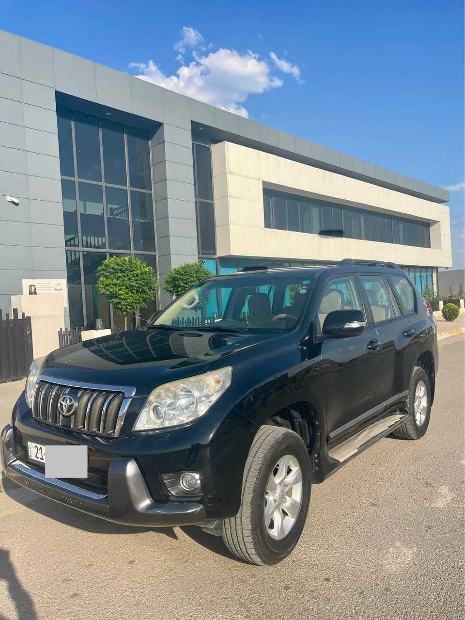 پڕادۆ
مۆدێل2013
ناوزەردی سپێر لە کۆڵ
مواسەفات TXL
120 هەزار ڕۆشتووە
دووپارچەی بۆیاخە دەرگای ناوەراست و چەمەلەخی دواوەی بێ ناو 
زۆر کەم  رۆشتووە
رەقەم *********** رانية, السليمانية
