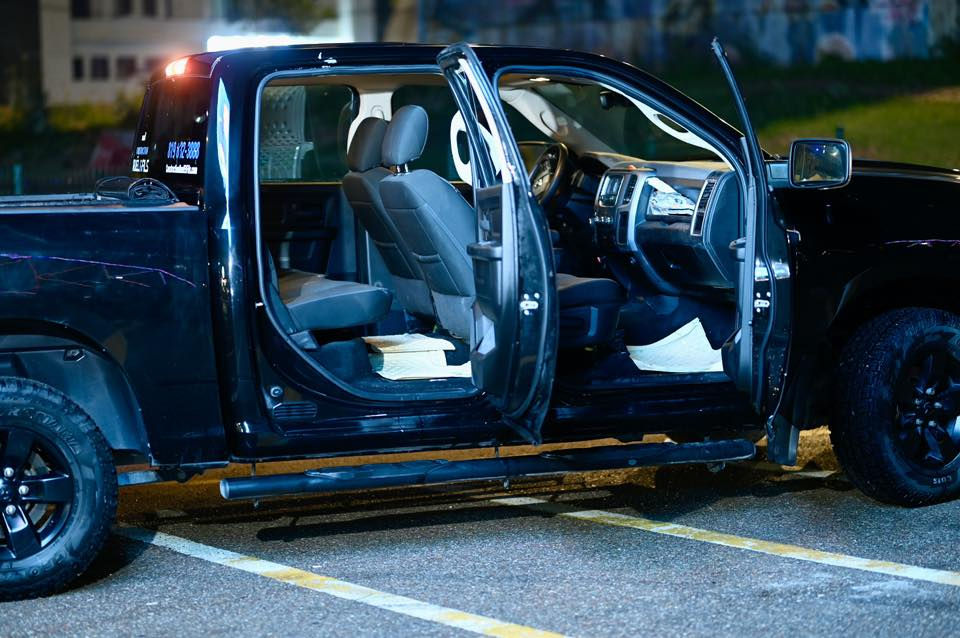 🚗 رام كلاسك 2023 للبيع / مراوس 🚗
🔹 الموديل: 2023�🔹 النوع: رام كلاسك�🔹 المحرك: 3600 (6 سلندر) 💪�🔹 الممشى: 22 ألف كيلو (مو ميل)�🔹 الصبغ: بيها 3 قطع فقط�🔹 الشاصي: نظيف بدون شاصي وبدون لغد 💯
📌 السيارة بدون رقم (تترقم بأي محافظة ما عدا إقليم كردستان)
صور الحادث مرفقة 
⚙️ الملاحظات:�السيارة نقصها فقط مشط ستيرن 
💰 السعر: 190 
🔁 مراوس  حسب القناعة�📍 الموقع: (ديالى)


**إذا كنت صاحب هذا الإعلان وتريد حذفه لأي سبب، رجاءا أرسل رسالة إلى الدعم الفني**