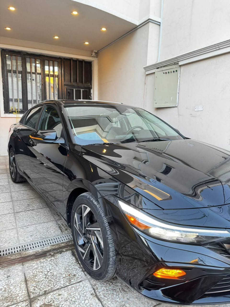 🚘 للبيع فقط – Hyundai Elantra 2024 🚘

🔹 زيرو – ممشى 5,000 كم فقط
🔹 اللون: أسود
🔹 فل مواصفات 1/1

📌 ملاحظة:
حادث جاملغ + جزء بسيط من الباب الخلفي (بجم كبس)
بدون فتح إيرباق – بحالة الوكالة ✔️

🔧 المواصفات:
▪️ محرك 2.0 (2000cc) دوش
▪️ بصمة تشغيل + تشغيل عن بُعد + ترحيب
▪️ فتحة سقف سلايد
▪️ مقاعد جلد + تدفئة
▪️ تدفئة ستيرن
▪️ شاحن وايرلس
▪️ إشارات بالمرايا
▪️ شاشة كبيرة متصلة + عدادات إلكترونية
▪️ لايت عدسات + LED نهاري
▪️ حساسات أمامية
▪️ منافذ شحن خلفية
▪️ كامرة 360
▪️ تحكم ستيرن + مثبت سرعة
▪️ رادار أمامي وجانبي
▪️ توقف ذاتي
▪️ نظام تحديد مسار + قيادة شبه ذاتية
▪️ أنظمة وضعيات قيادة
وغيرها من المواصفات المعروفة 🔥

📄 رقم أربيل – ترقيم جديد – تحويل مباشر)

📍 المكان: بغداد – قرب علوة الرشيد يم القوس
📞 للاستفسار: ***********
