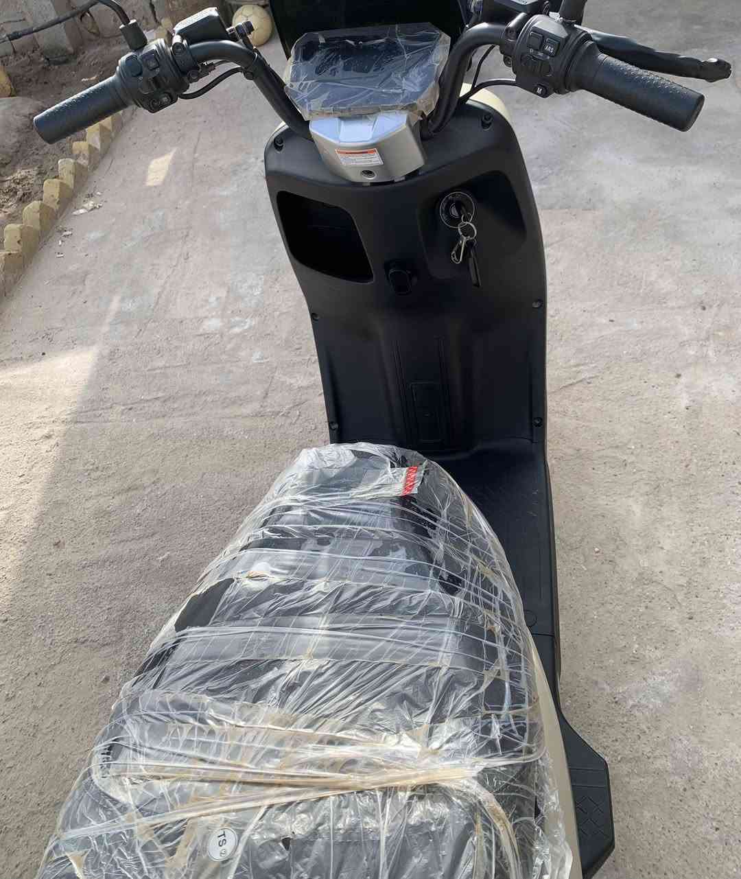 دراجه شحن للبيع استعمال شهرين فقط مكفوله من كل شى مع كافه الملحقات للتواصل ***********السعر ٨٠٠
