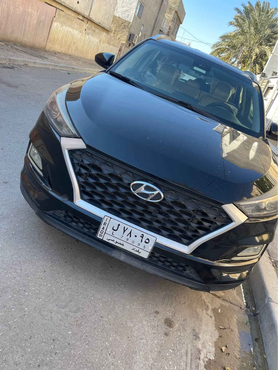 توكسان 2020 وراد امريكي 
صور الحادث موضحة بالمنشور 
عندي بالعراق حادث على كد اصبع  نصبغت عل كد شبر 

محرك gdi 2400  ماشية 55 الف ميل 
بصمة ابواب وبصمة تشغيل وصندوق 
حساسات امامية 
حساسات جانبية 
رادار 
تحديد مسار  
سايد بيرك بصمة 
اوتو  هولد 
وضعية قيادة نورمل وسبورت 
كروس مثبت سرعة 
كشنات  الامامية تدفئة 
كشن السائق كهرباء 

السيارة جديدة واستخدام شخصي مابيه اي نقص
كير ومحرك مكفولات 
تبريد وتدفئة في حال ممتازة 
صدر السيارة بلادي مال شركة وفي حال جيدة جدا 
السيارة خير من الله ومابيه نقص برغي 
السعر المطلوب 18000$ وبيه مجال جدا بسيط 
وكولشي اكو بالسوك 

اعتذر عن المراوس بيع فقط

عنوان السيارة بغداد - الغزالية

للاستفسار التواصل عبر الرقم 
*********** بغداد, العراق
