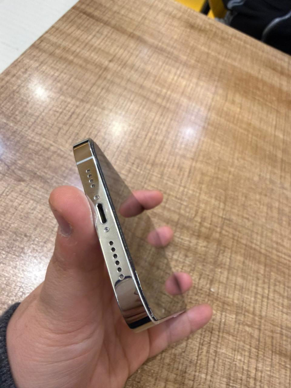 أيفون 14 برو ماكس 128 اصلي وتر بروف شرط لا مصعد ولا مفتوح بطاريه 81سعر 825 الف وبيه مجال حك جيه ***********
***********
